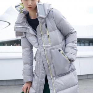 羽芮羽絨服品牌撤柜尾貨實(shí)體直播貨源