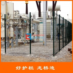 西安桃形立柱護欄網 戰斧式噴塑圍墻圍網 龍橋訂制小區院墻鋼絲