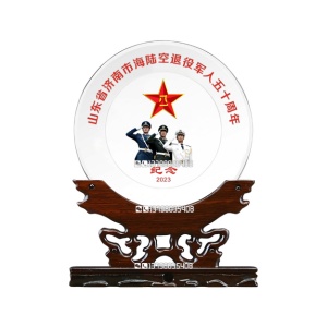 退伍軍人定制水晶擺件送戰(zhàn)友老兵刻字紀念禮物國慶建軍節(jié)留念禮品